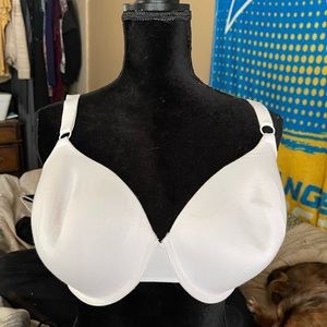 White fruit of the loom 40 DD bra